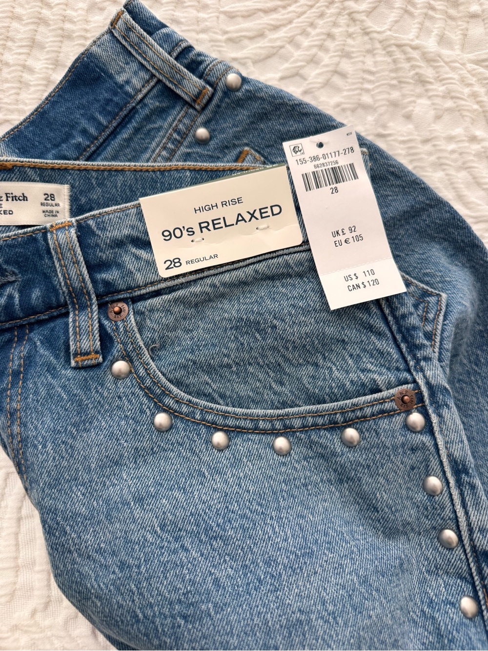 Abercrombie & Fitch High-Rise 90's Relaxed Jeans - Studded - Size 28